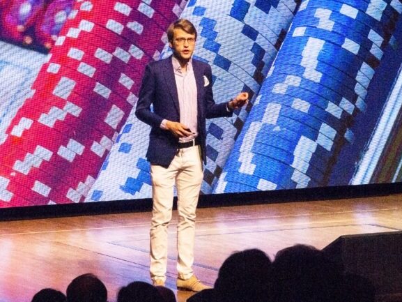 Utoopia või lähitulevik: maailmakord, mille aluseks on usaldus Philipp Kristian Diekhöner Helsingis Fujitsu World Touril esinemas