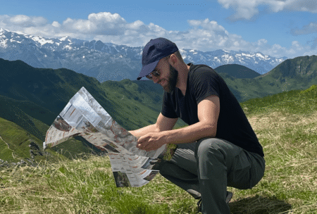 Illustratsioon Hendrik matkal kaardiga